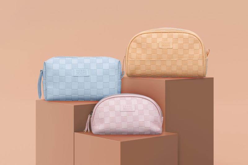 Косметички Dewal Beauty уже в продаже