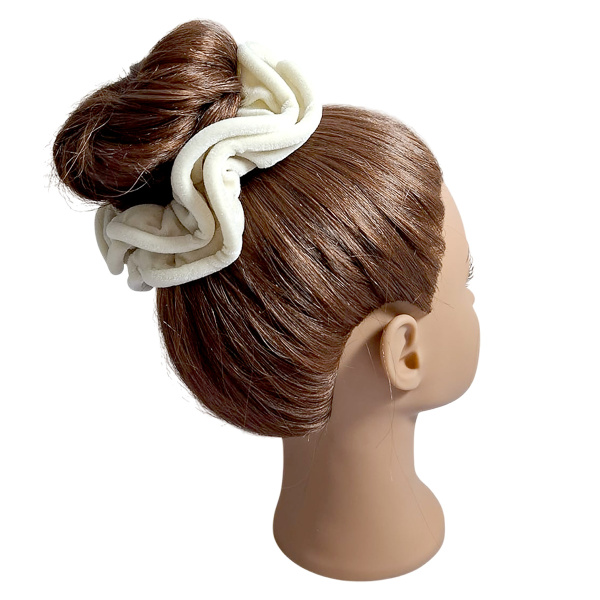 Фото Резинка для волос Weisen WSCR-13-1 бархатная, молочная, 1 шт. (Резинки)